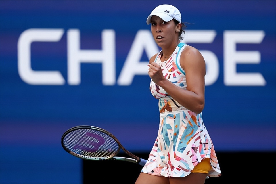 示出巨大的 示出巨大的