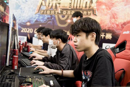 选手们需在 选手们需在