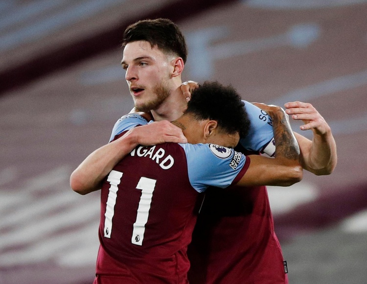 库里以巨大 库里以巨大